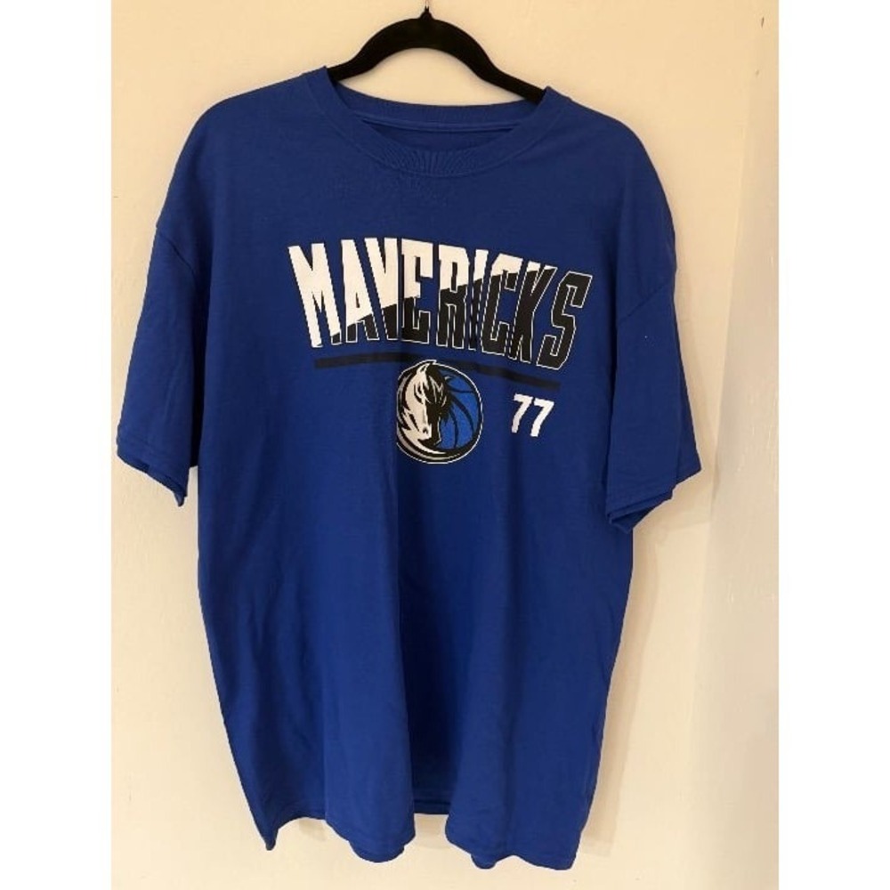 Men's Dallas Mavericks Luka Dončić NBA Player T-shirt -Size XL -NWOT